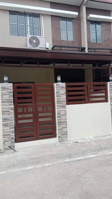 2 Bedroom Townhouse In Bacolod City Ngoại thất bức ảnh